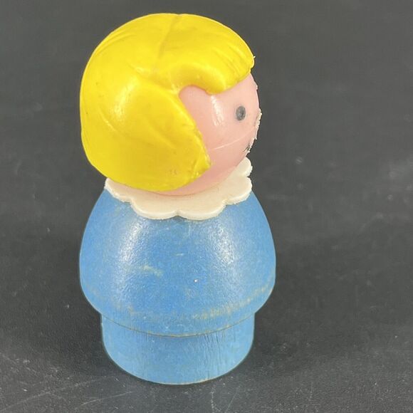 Vintage Fisher Price little people wood blue girl yellow/blond hair/pigtails - Picture 6 of 12